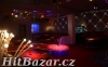 Práce společnice v Night clubu